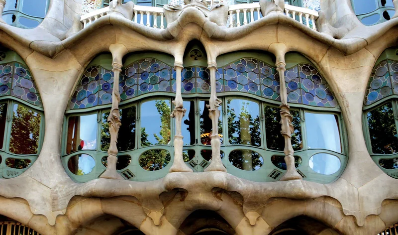 Detalhes sobre antoni gaudi o genio da arquitetura modernista