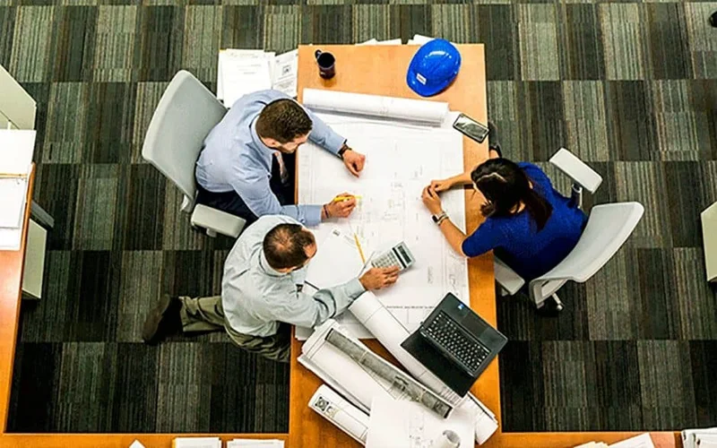 Ilustração sobre arquiteto recem formado