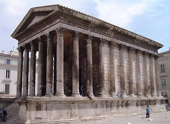 Maison Carrée em Nîmes, um exemplo da arquitetura romana na França