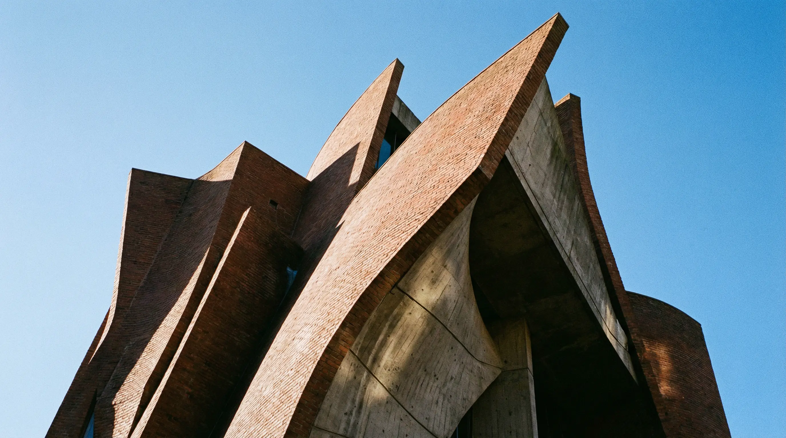 Arquitetura Expressionista: O Guia Completo