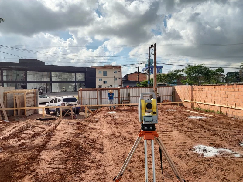 Levantamento topográfico em obra arquitetônica
