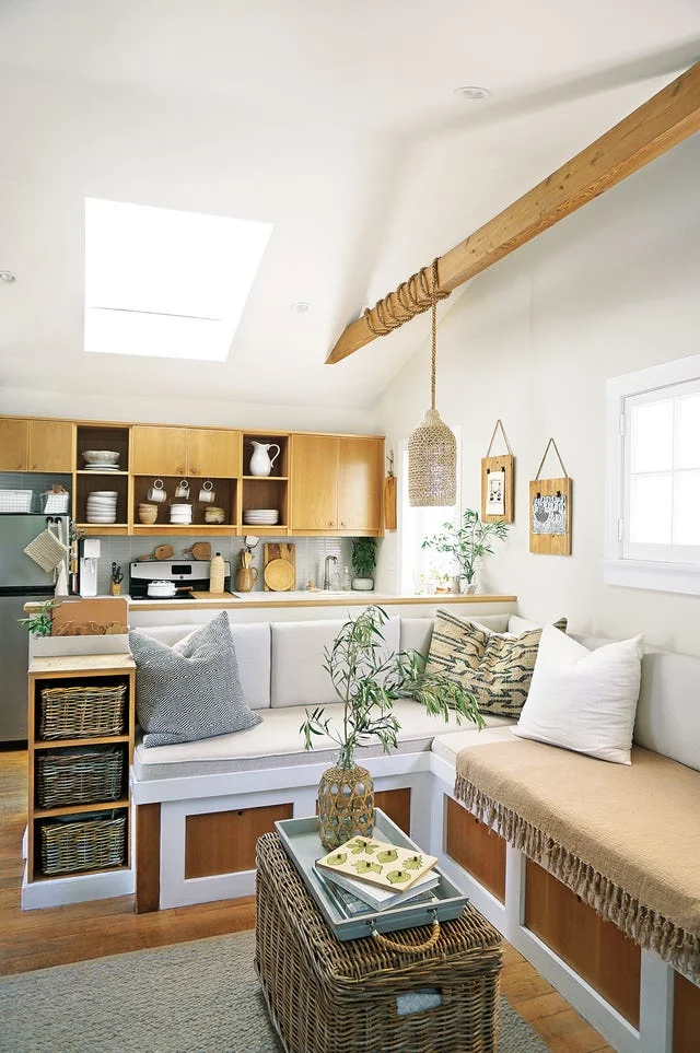 Ilustração sobre descubra como projetar espacos compactos como as mini casas funcionais e sustent