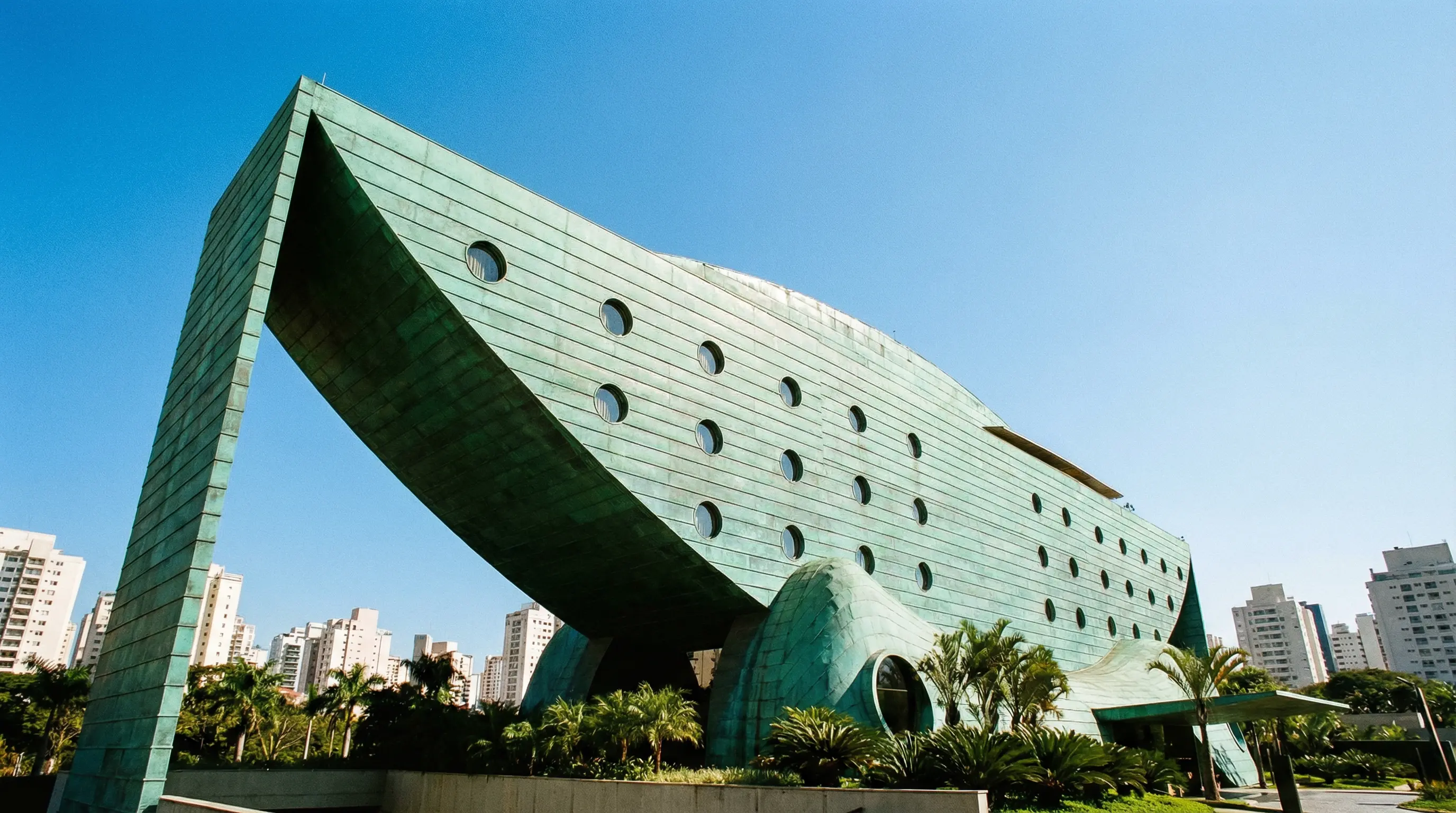 Hotel Unique: Guia Completo de Arquitetura, Design e História