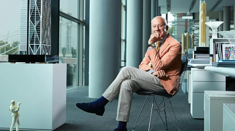 Norman Foster a trabalhar no seu escritório