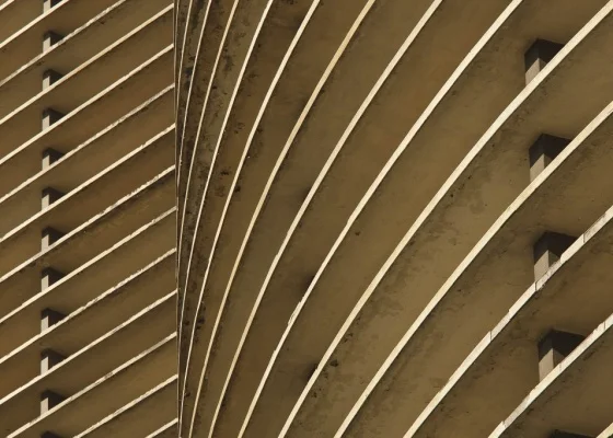 Detalhe da fachada do Copan com os brises-soleil