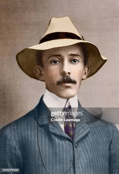 Alberto Santos Dumont em sua casa, mostrando sua paixão por invenções e otimização de espaço.