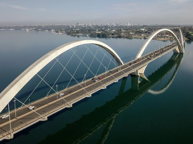 Vista panorâmica da Ponte JK em Brasília