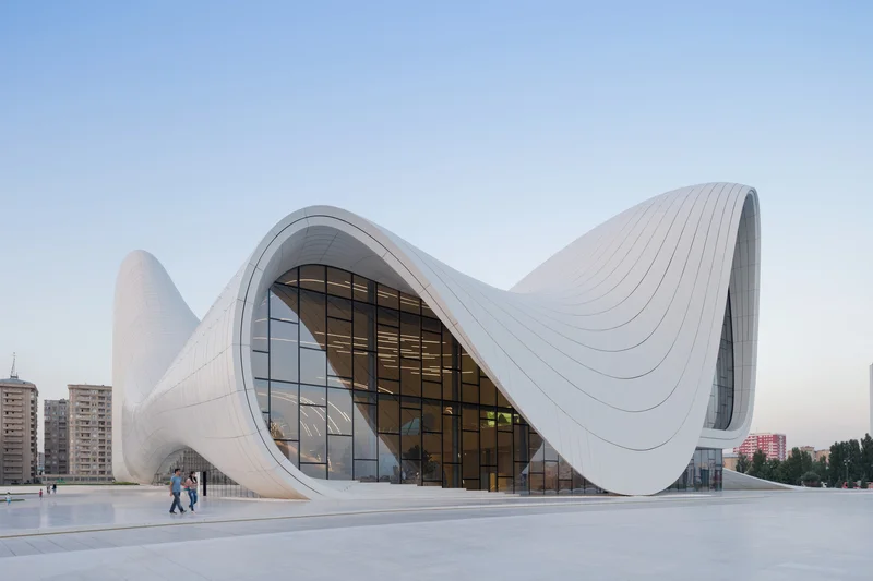 Centro Heydar Aliyev com sua arquitetura fluida e moderna