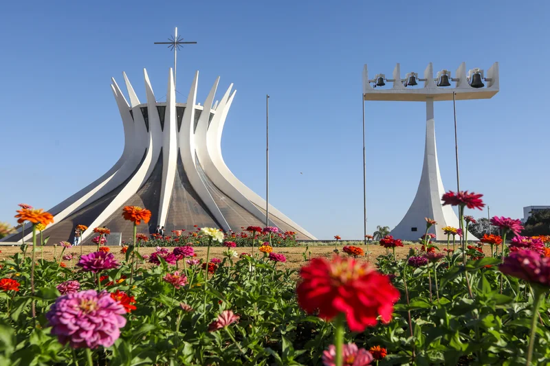 Vista frontal da Catedral Metropolitana de Brasília