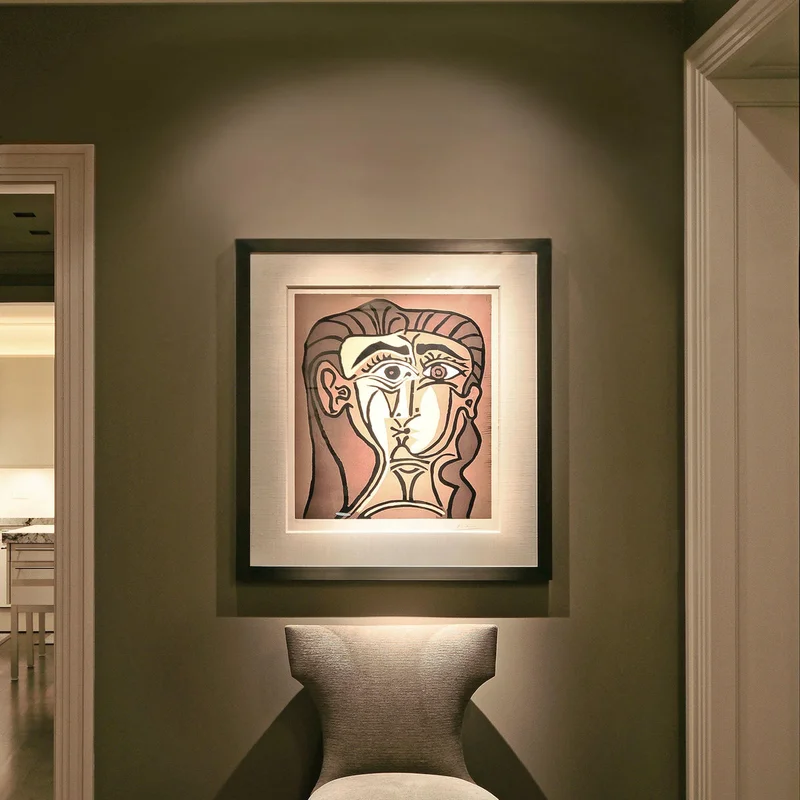 Exemplo de iluminação de destaque em uma sala de estar