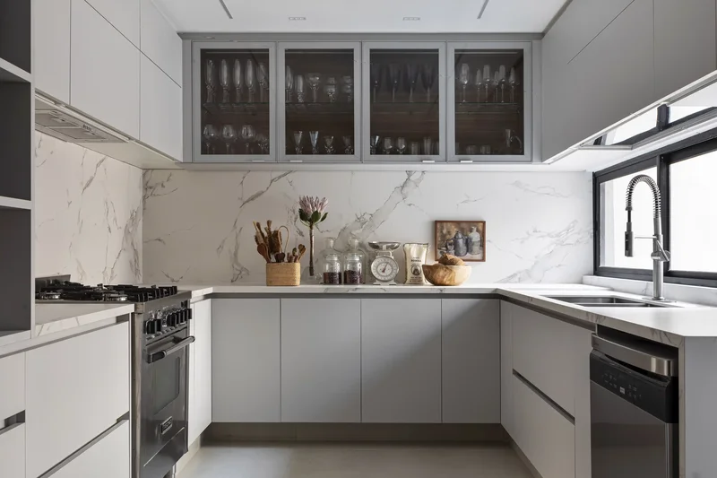 Exemplos de layouts de cozinhas: U, L, americana e ilha